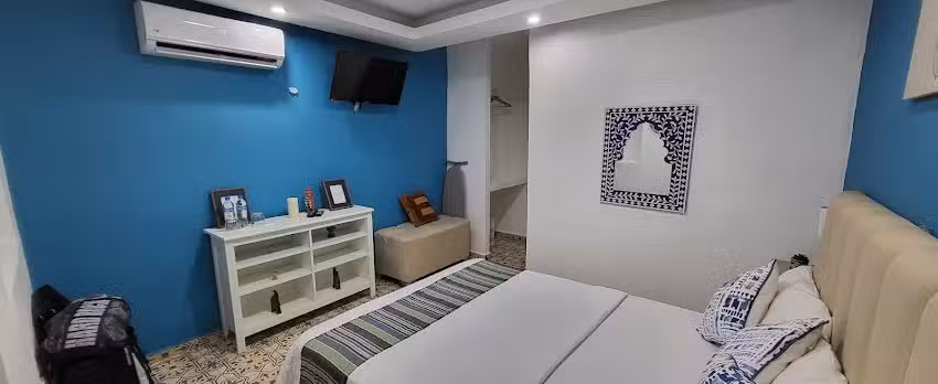 Blue Colonial Hotel Restaurant & Bar