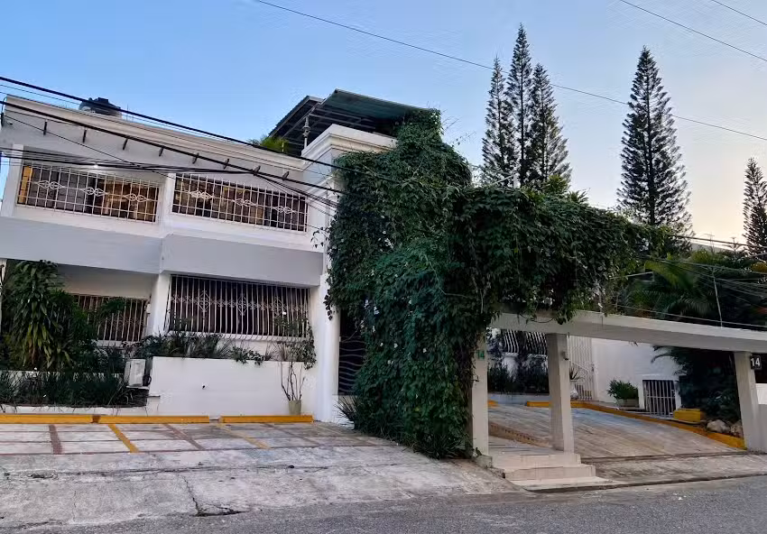 Botanic Garden Hostal