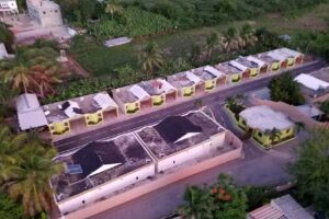 Caba&ntilde;as Monte Lola