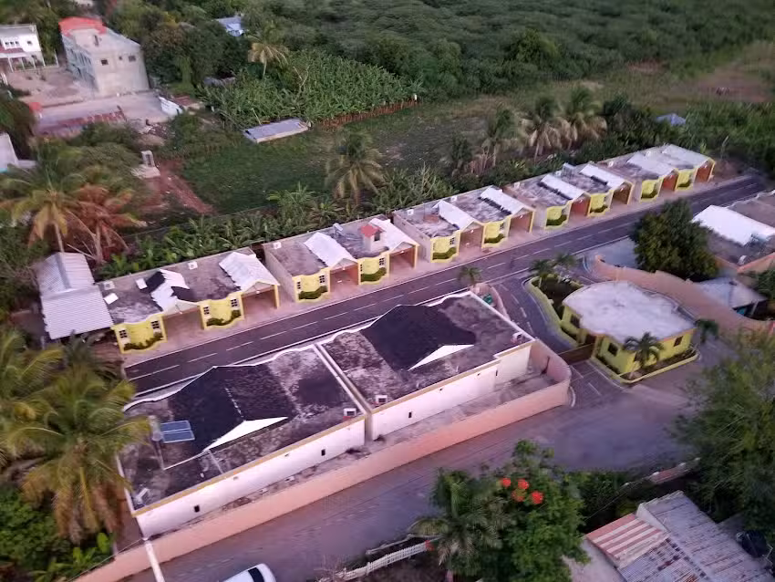 Caba&ntilde;as Monte Lola