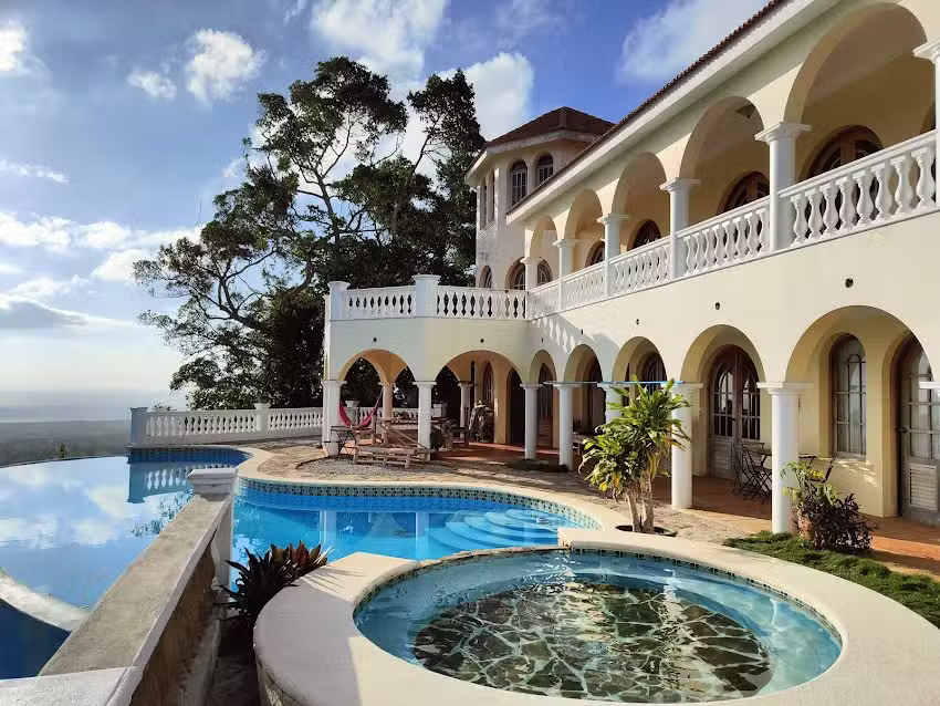 El Castillo Tropical