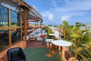 GOLDEN ROOF RESTAURANTE & BAR