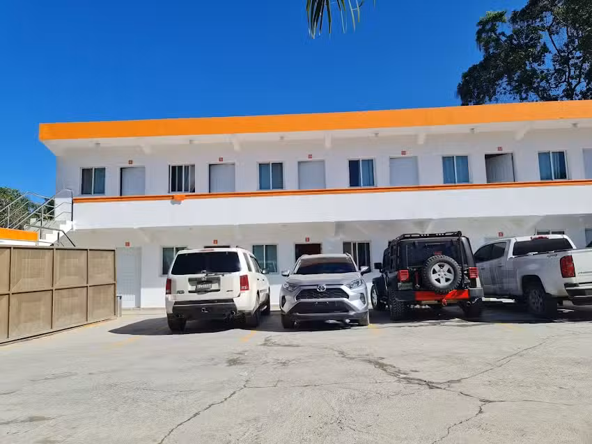 Hotel El Paraiso Plc