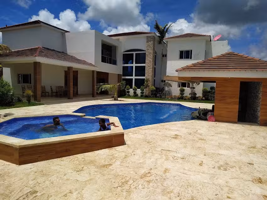 HOTEL los hermanos friuza bavaro 10 minutos de la playa