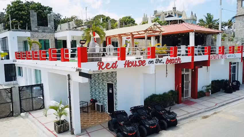 Hotel Red House on the Beach