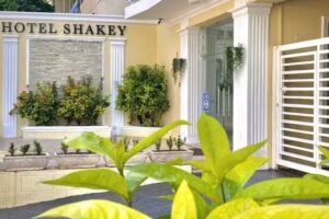 Hotel Shakey
