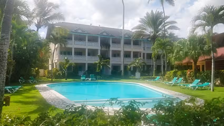 La Dolce Vita 12 Beachfront Hotels