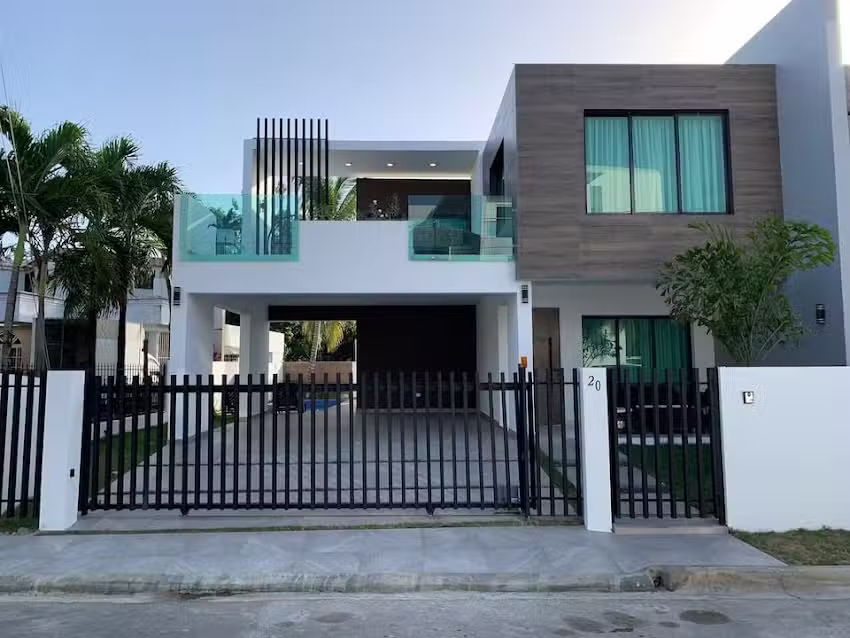 Las Palmas Townhouse