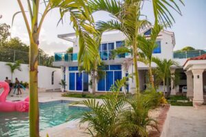 M&oacute;naco Village