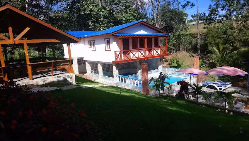 Monta&ntilde;a Paraiso