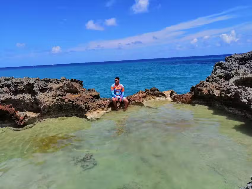 Playa Chiquita, Tiendas, Restorantes, Hoteles Y Manglar