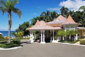 Simi Baez Embarcadero – Cayo Levantado Resort