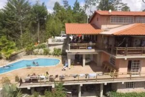 Villa Cantar de Los Gallos, Constanza