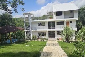 Villa Cantares del R&iacute;o