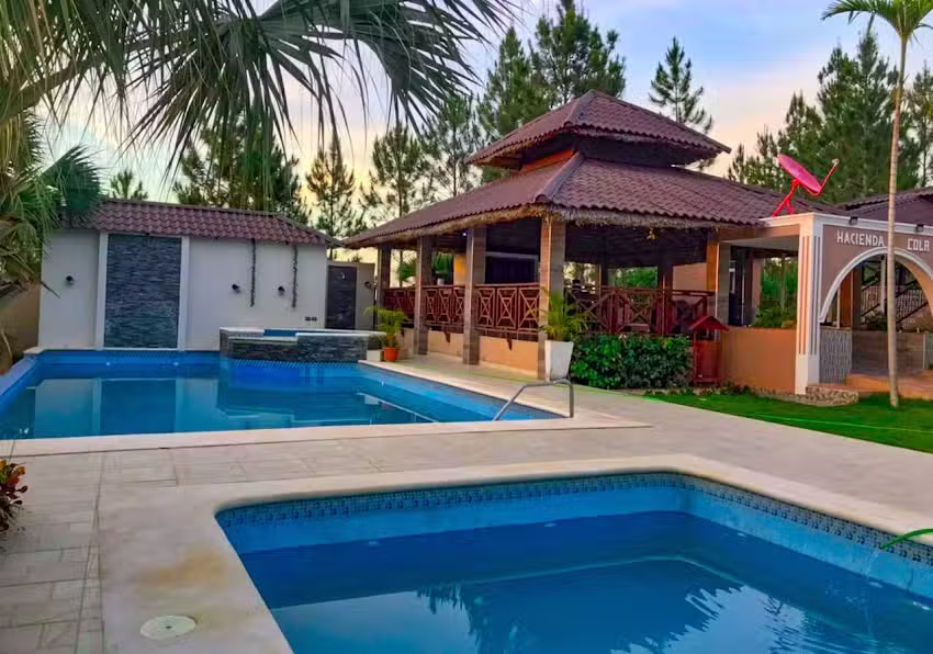 Villa Col&aacute; J&aacute;quez